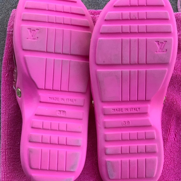 Louis Vuitton Vibrant Pink Slides - Picture 3 of 7
